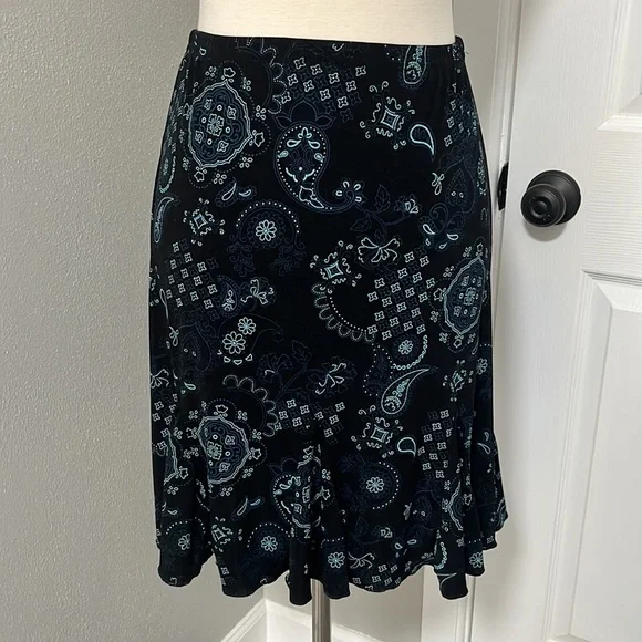 Briggs New York Petite Casual Fit & Flare Knee Length Skirt - Picture 3 of 13